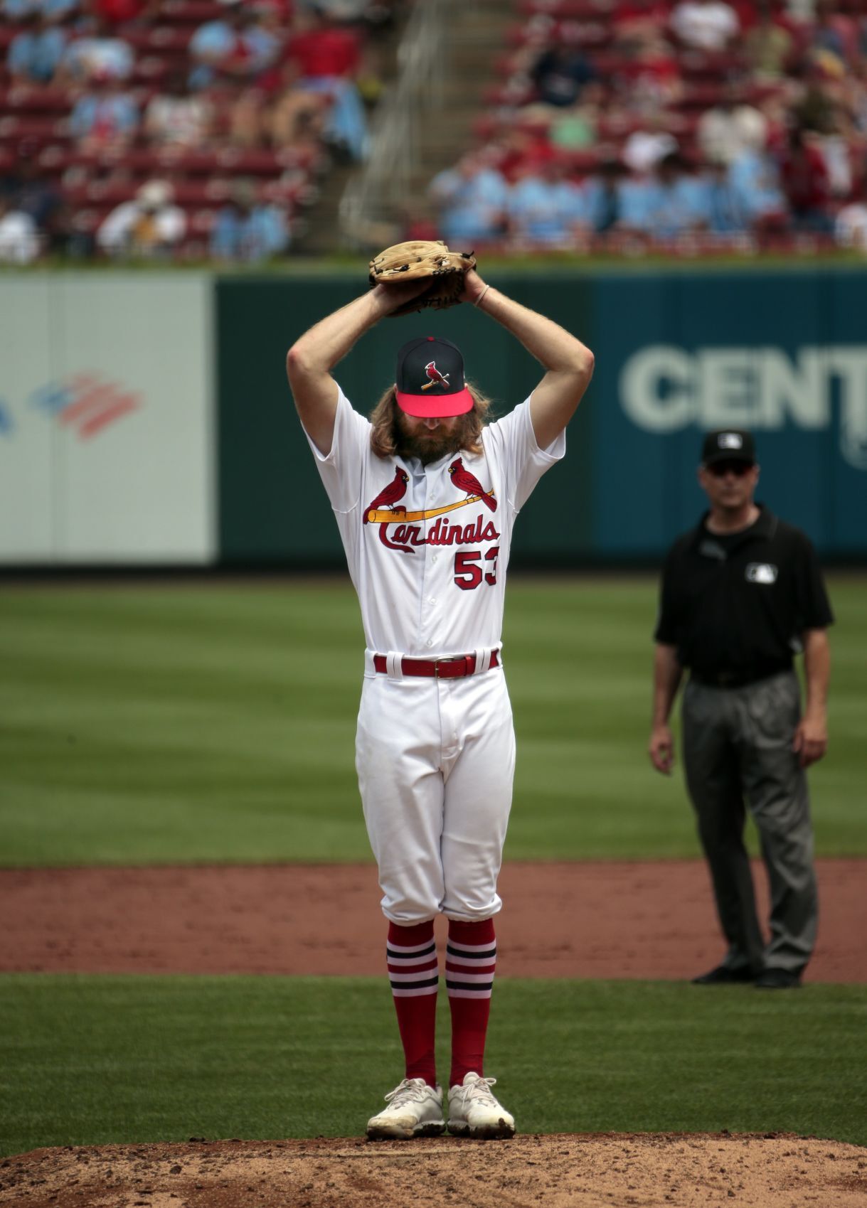 Reds sweep Cardinals 8-7